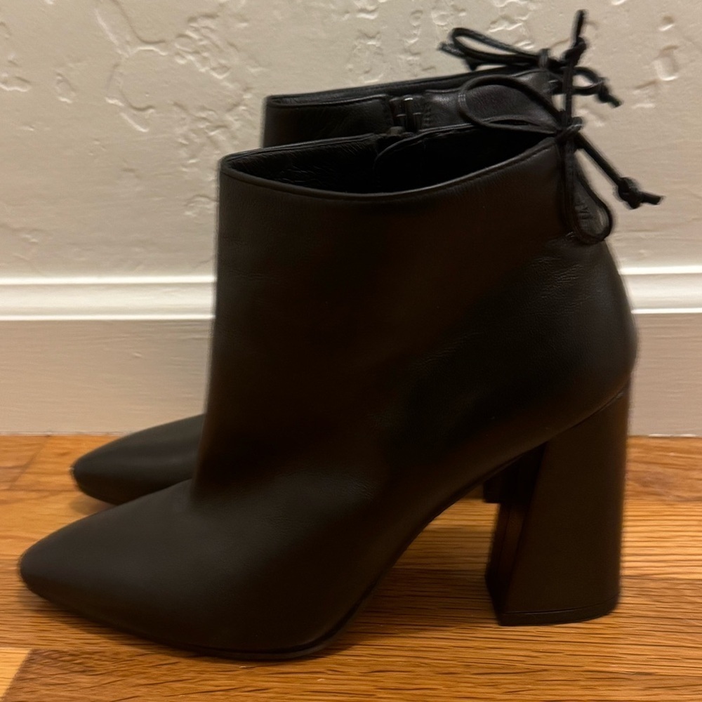 STUART WEITZMAN Black Leather Boots High Heel Bow Tie Size 7.5 7 1/2 Shoes Soft